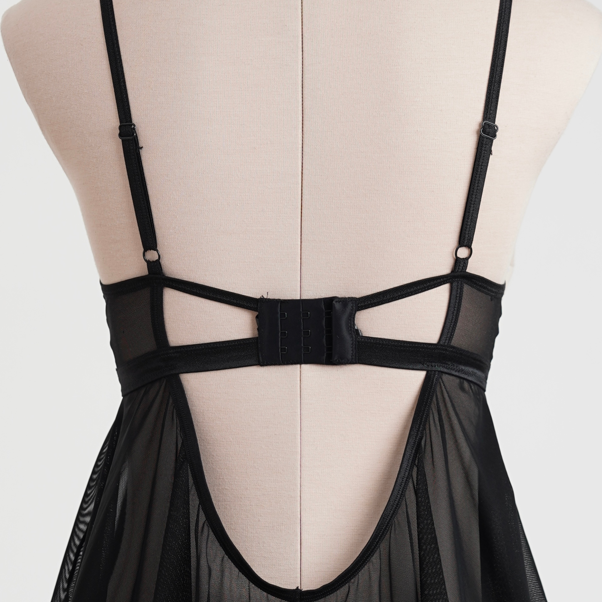 بيبي دول شفاف وأناقة أنثوية جريئة – Donarella