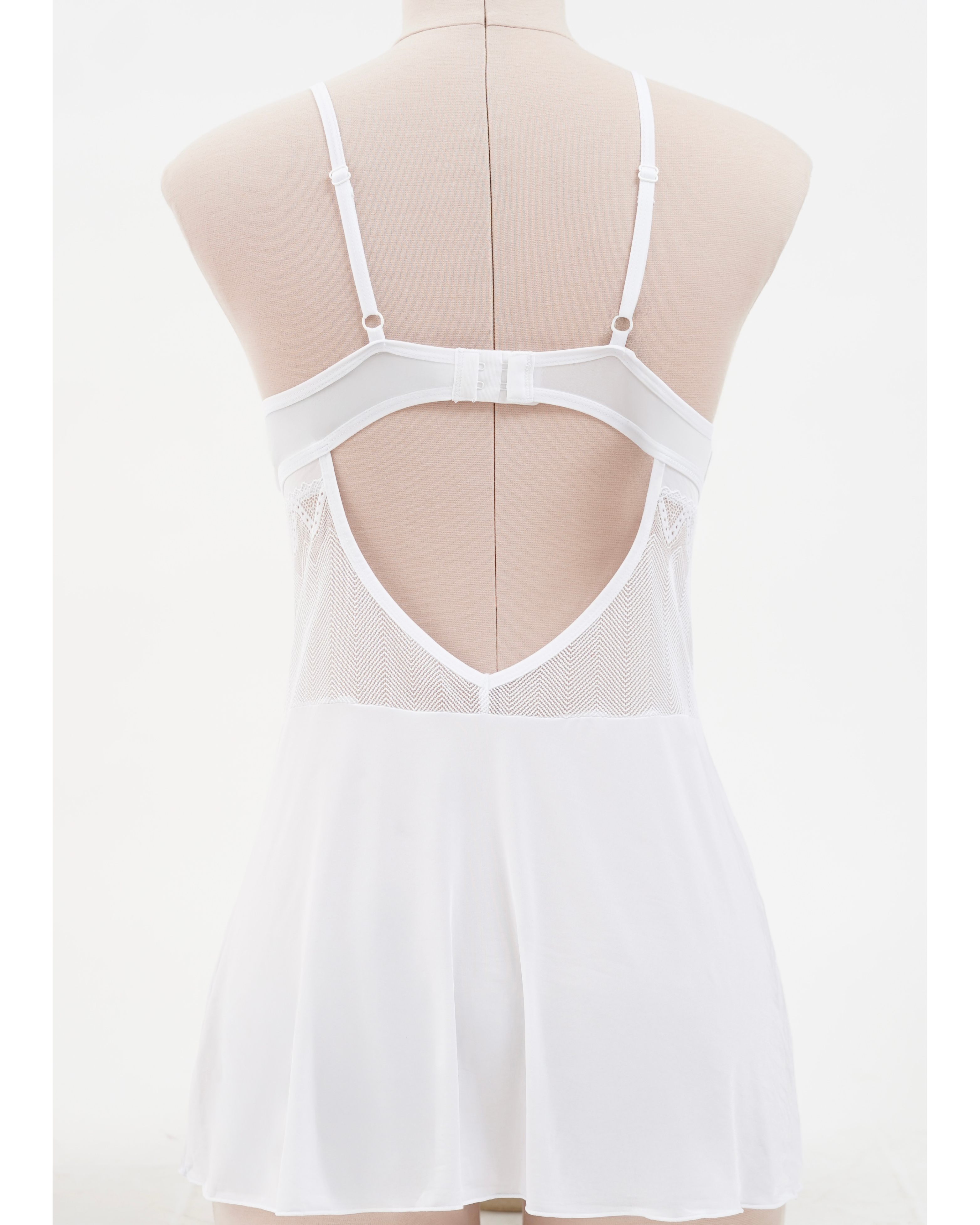 قميص نوم ابيض من الدانتيل الأنيق – Alissium